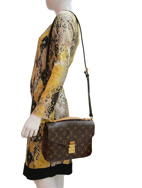 louis vuitton brown monogram canvas pochette metis bag|louis vuitton metis hobo monogram.